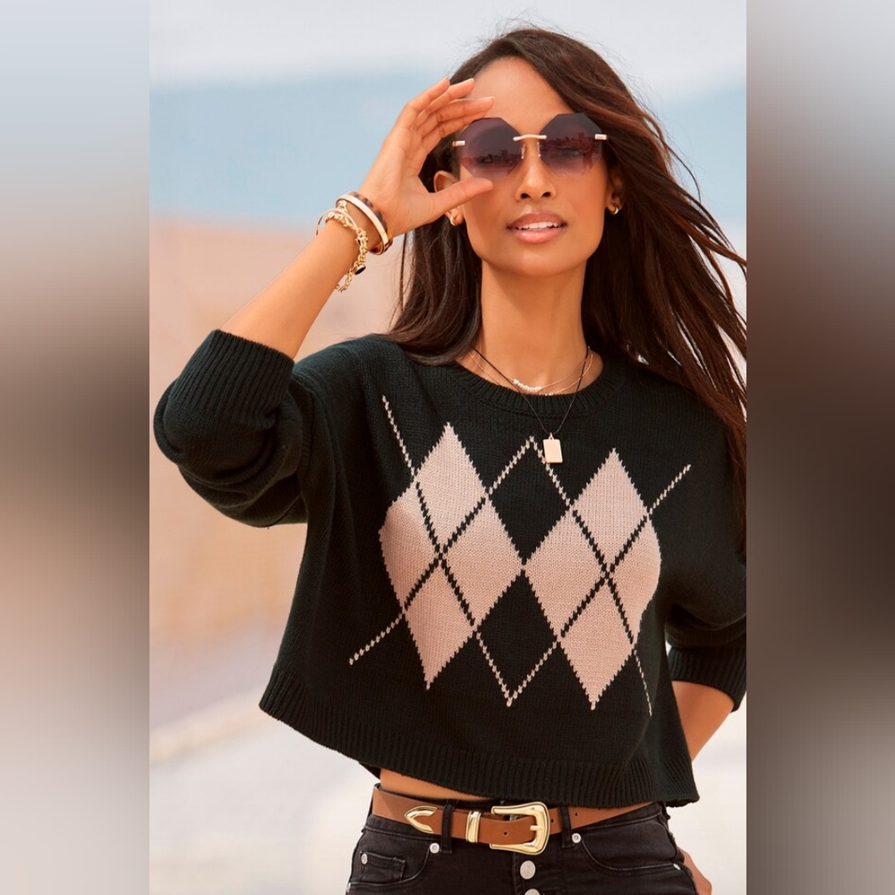 STREETWEAR SOCIETY Women's Black and White sweater .  Like New. Check the photos